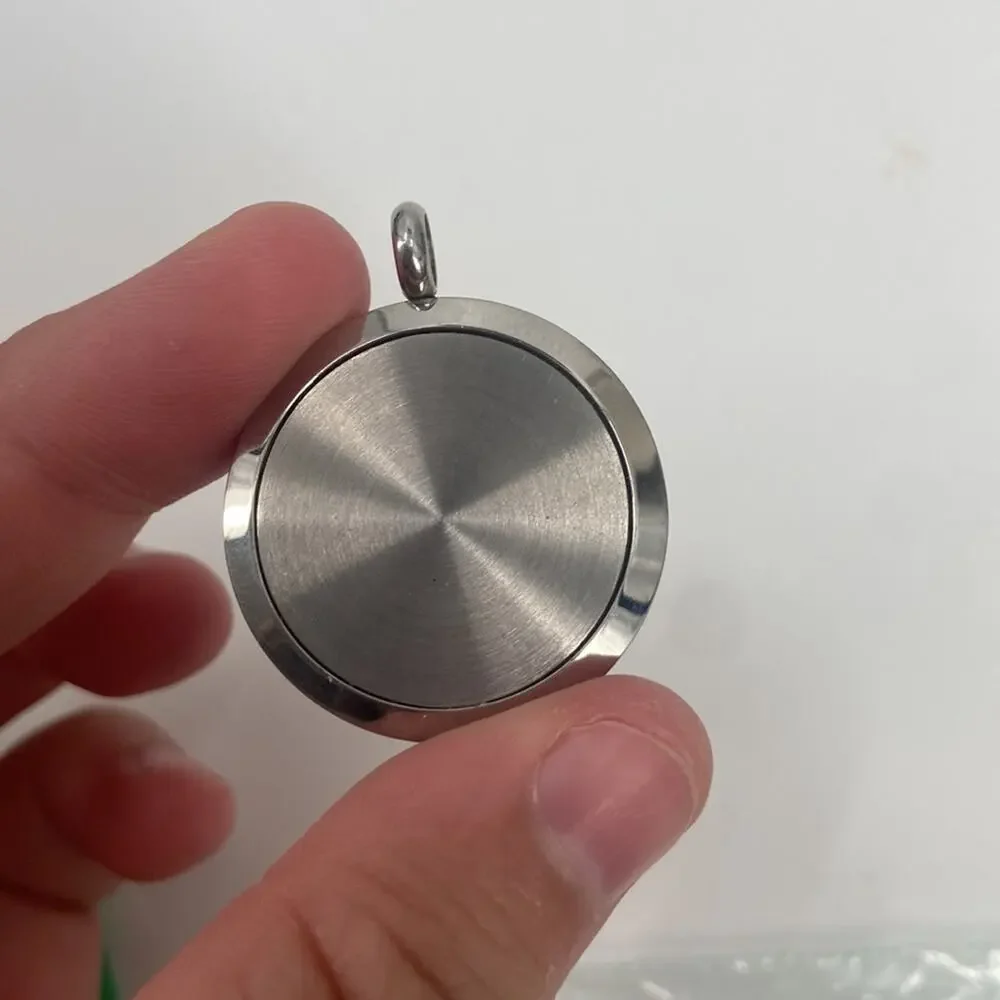 Green and silver aromatherapy diffuser locket pendant